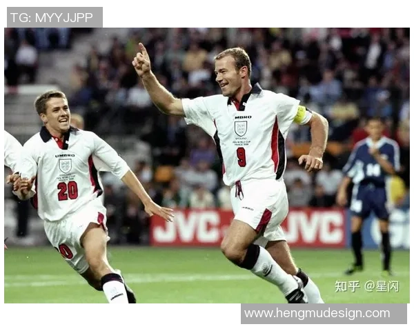 足球明星双人庆祝动作解析展现激情与默契的完美瞬间