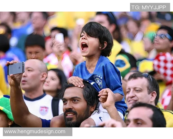 足球明星意外受伤鼻梁骨折引发球迷热议与关心