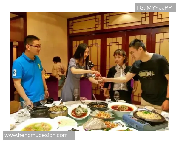 足球明星欢聚一堂碰杯庆祝精彩瞬间高清视频回顾