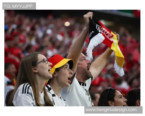 足球明星父子同框高清照片展现亲情与运动激情的完美结合 足球明星父子同框高清照片展现亲情与运动激情的完美结合