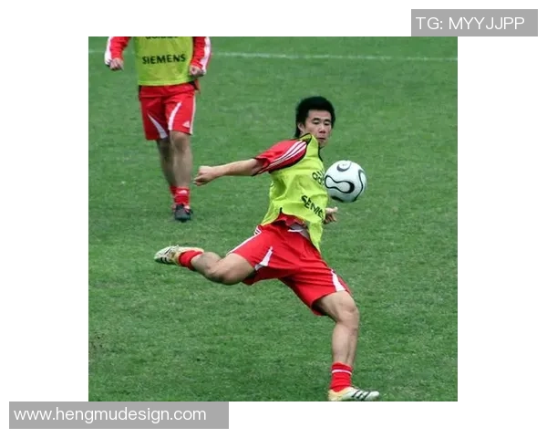 足球明星精准脚法瞬间捕捉展现完美技术与风采的精彩图片合集